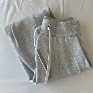 Lululemon heather gray cropped scuba joggers